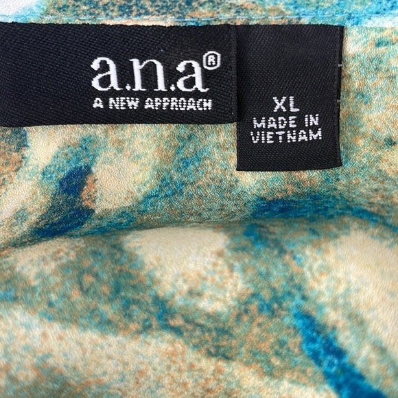 Ana Sleeveless Watercolor Top‎ - Picture 9 of 10